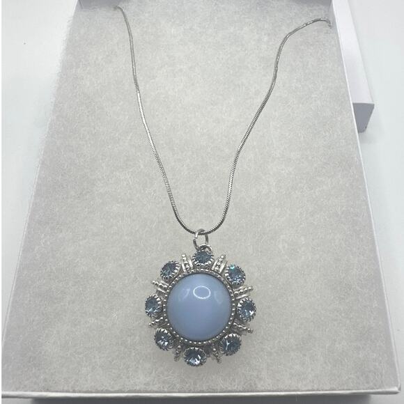 Vintage 1974 Avon Blue Cabochon & Rhinestone Pendant Necklace 18” - Picture 2 of 9